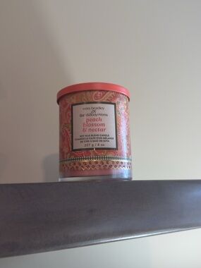 BRAND 🆕 BATH & BODY WORKS x Vera Bradley - Peach Blossom & Nectar Candle 🧡